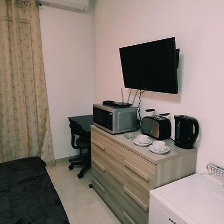 Fairwinds - Double Room With Ensuite - Luqa Airport - Self Check In & Out Available Kültér fotó